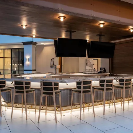Embassy Suites By Hilton At Hot Springs Convention Center-3