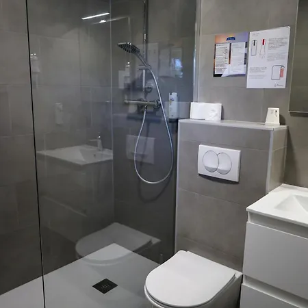 Hôtel Le Bratoria , anciennement Le Saint Vincent-3