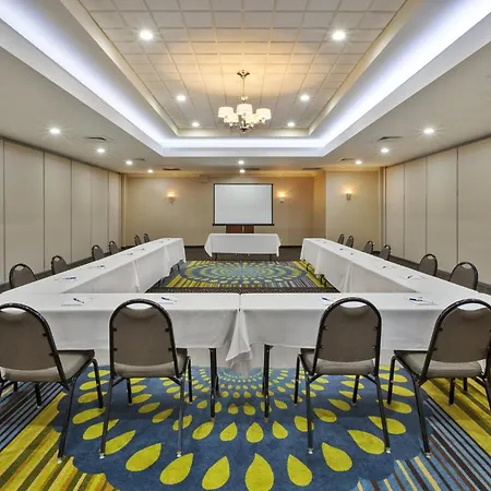 Holiday Inn Express Hotel & Suites - Belleville Area By Ihg-3