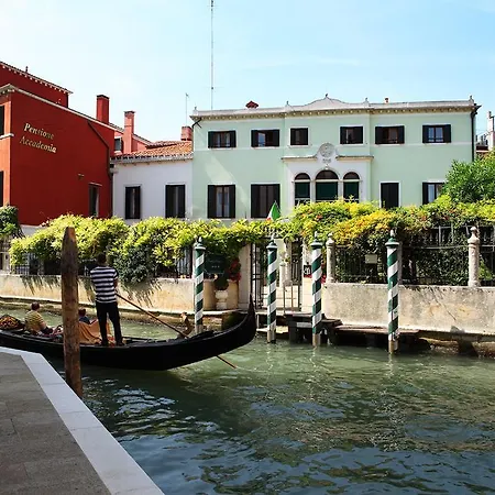 Pensione Accademia - Villa Maravege-2
