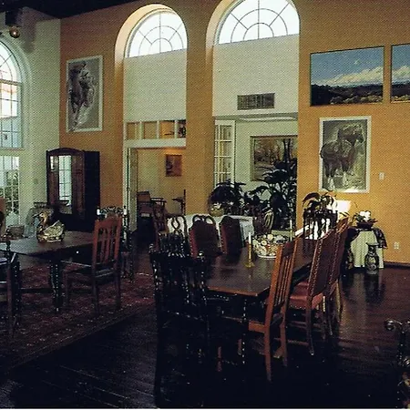 Lundeen Inn Of The Arts-3