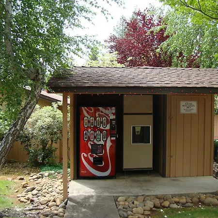Ponderosa Gardens Motel-3