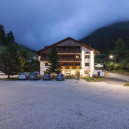 Hotel Casa Alpina - Alpin Haus-3
