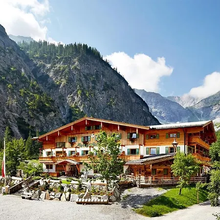 Gramai Alm Alpengenuss & Natur Spa-3