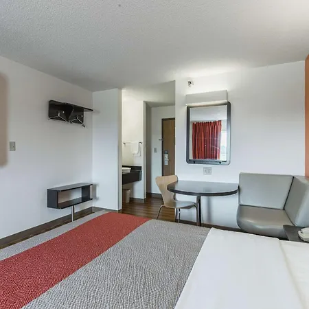 Motel 6 Omaha - Central-2
