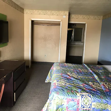 Deluxe Inn Kilgore-3