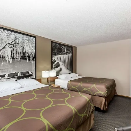 Super 8 By Wyndham Hays Ks-2