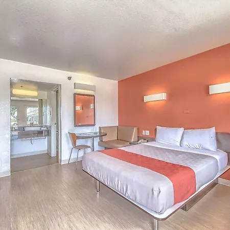 Motel 6 San Antonio, Tx Six Flags Fiesta Tx - La Cantera Area-3