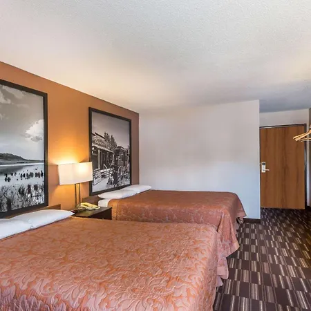 Super 8 By Wyndham Madison-2