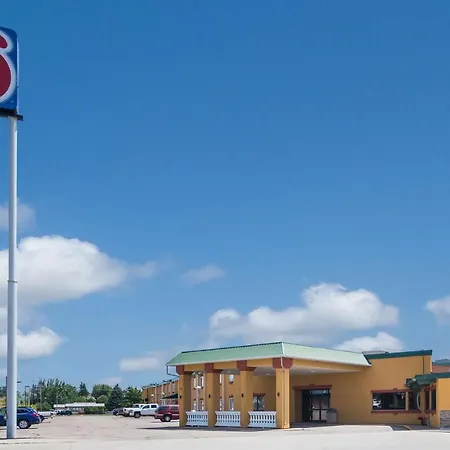 Badlands Inn & Suites-2