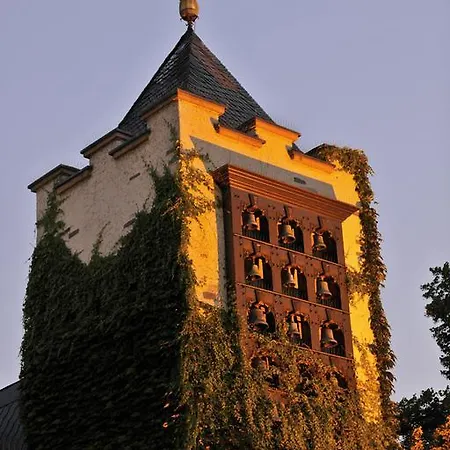 Breuer's Rüdesheimer Schloss-3