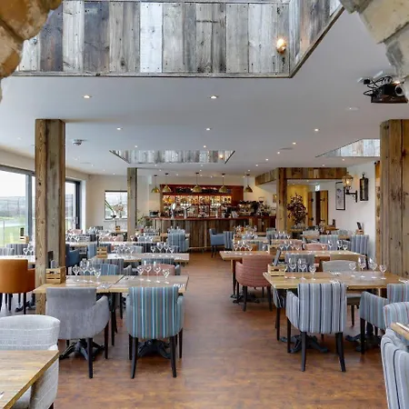 The Pickwick Inn & Oliver'S Restaurant-3