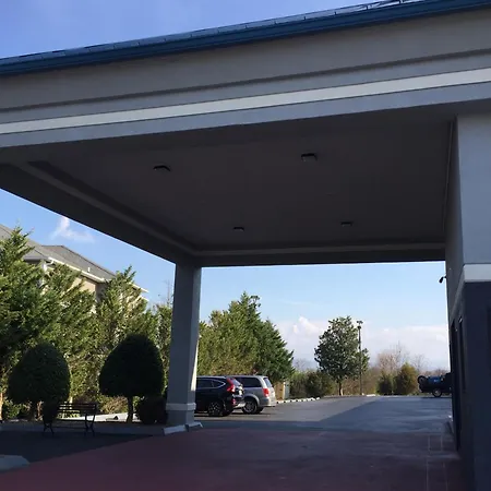 Super 8 By Wyndham Dandridge-3