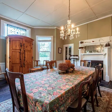 Magnolia House & Gardens B&B-2