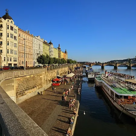 Dancing House Hotel - Tancici Dum-3