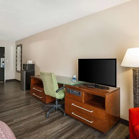 Fairmount Inn & Suites - Stroudsburg, Poconos-3