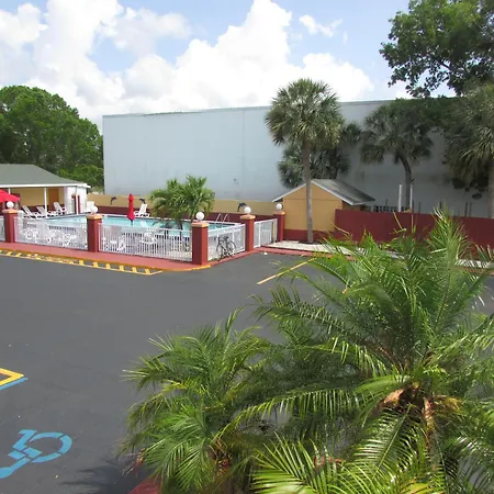Howard Johnson By Wyndham Ft. Myers Fl-3