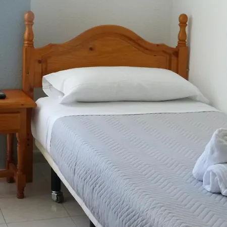 Hostal Candeleda-3