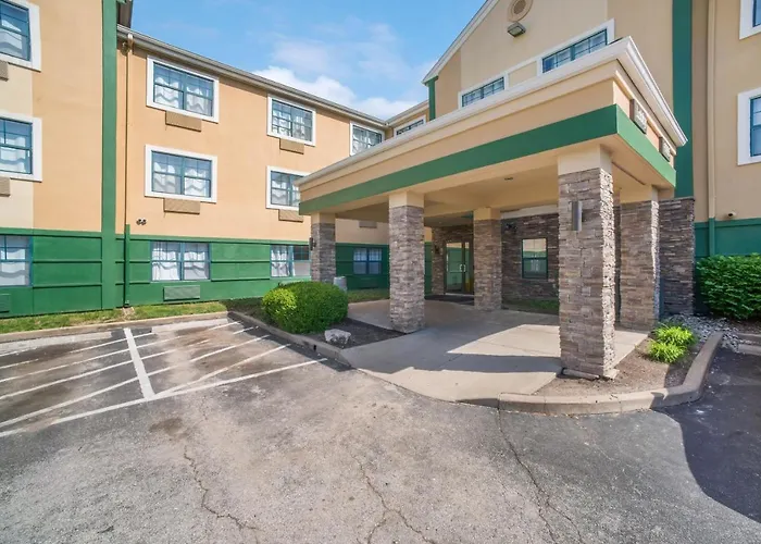 Hometowne Studios By Red Roof St. Louis - Airport/N Lindbergh