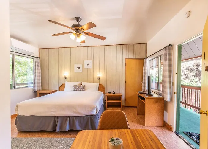 Buckeye Tree Lodge Three Rivers