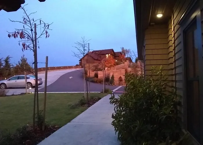 Noyo Harbor Inn
