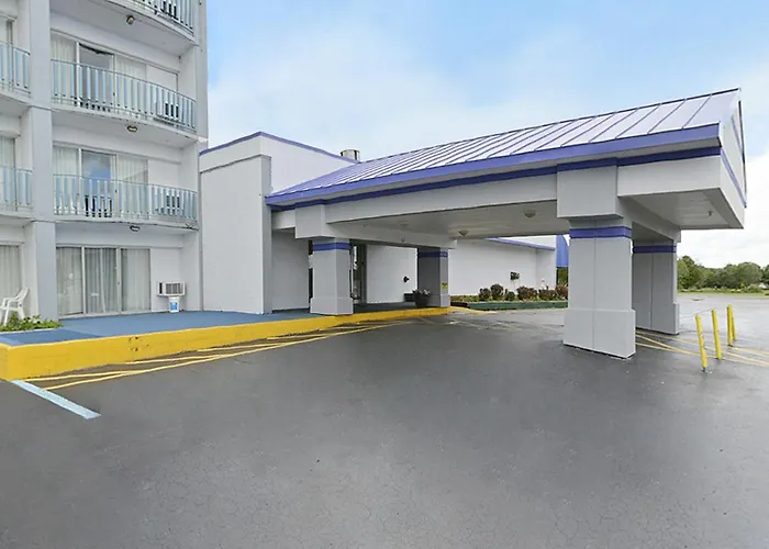 Howard Johnson By Wyndham Saint Joseph Benton Harbor