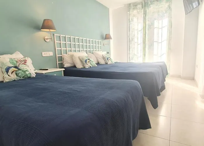 Hugo Beach Hotel & Apartments