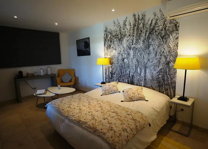Mas Lou Caloun - Chambre d'Hôte face à la piscine en Camargue - Les Saintes Maries de la Mer