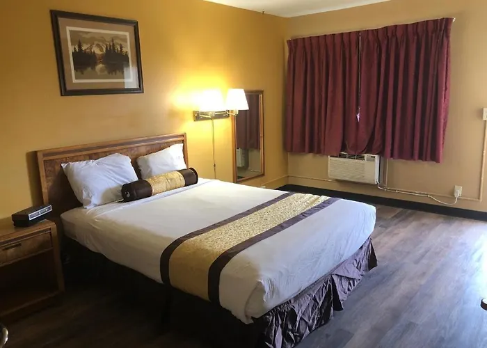 Knights Inn - Baker City