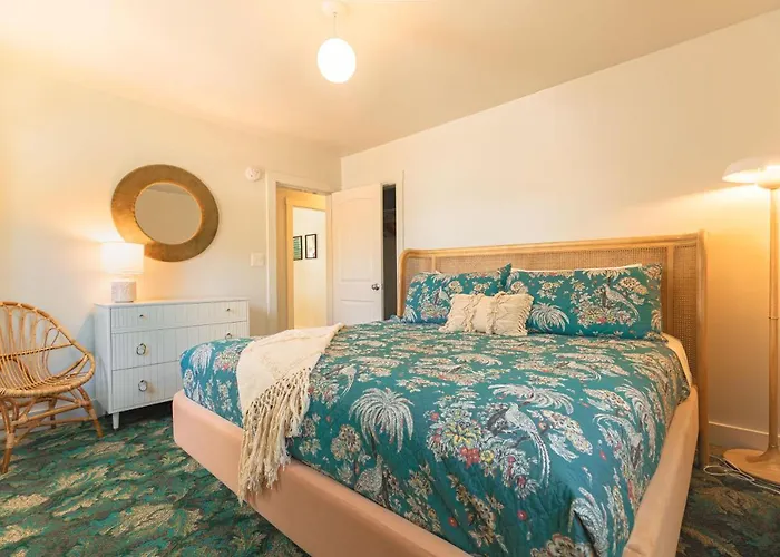 Rye Motor Inn - Oceanfront, Walk To Beach (Adults Only)