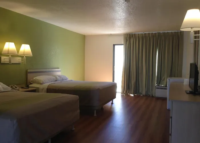 Motel 6 Hemet