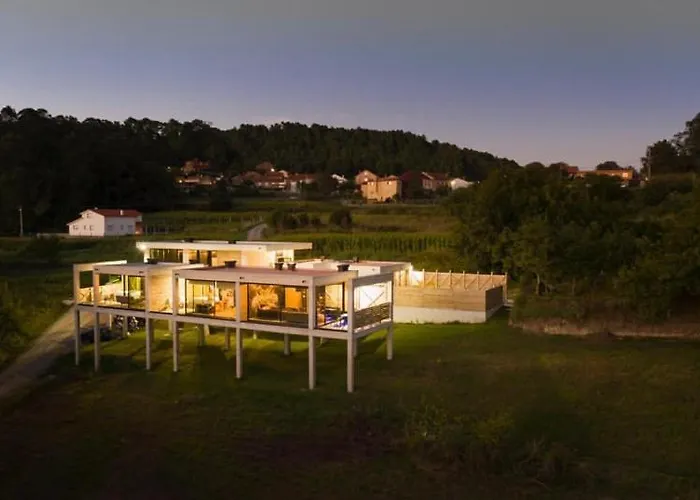 Glass Cube Outes