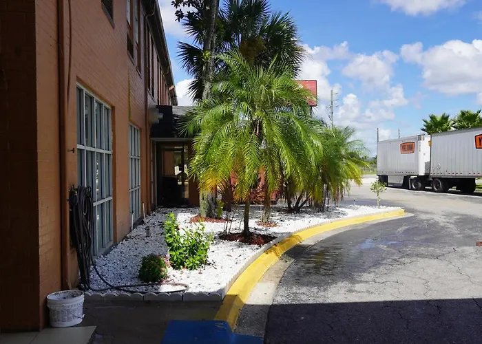 Econo Lodge South