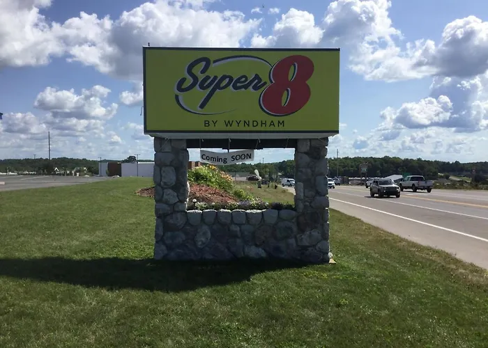 Super 8 By Wyndham Petoskey