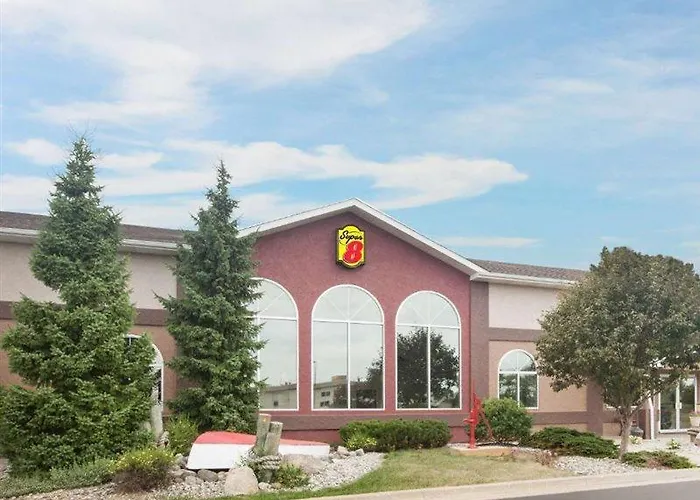 Super 8 By Wyndham West Branch Hotel