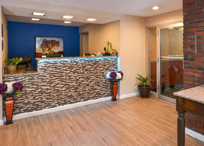 Motel 6 Putnam Ct