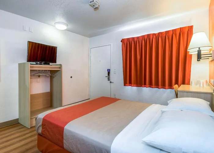 Motel 6-Corona, Ca