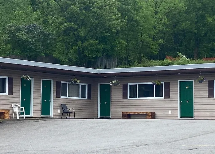 Silver Maple Motel