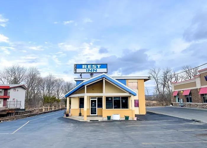 Utica Rest Inn