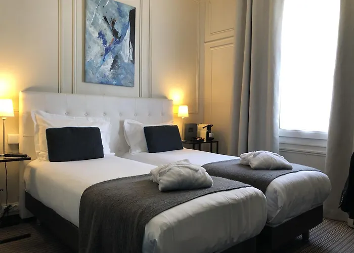 Hotel Dauphin Puteaux