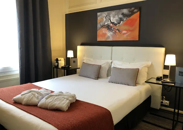 Hotel Dauphin Puteaux