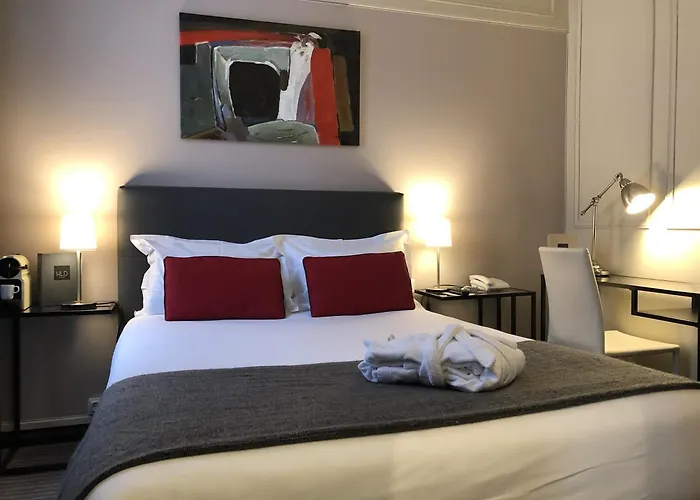 Hotel Dauphin Puteaux