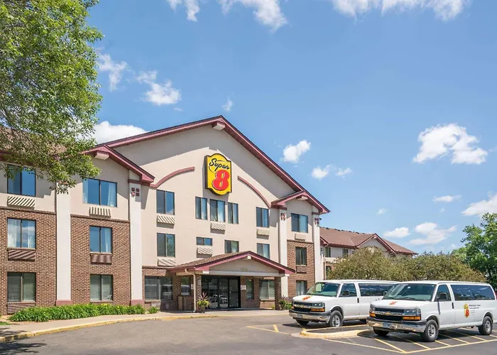 Super 8 By Wyndham Bloomington/Airport
