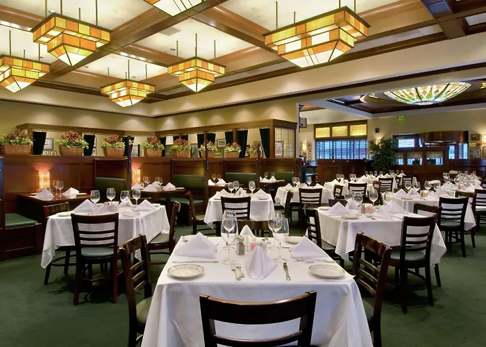 Hilton Indianapolis Hotel & Suites