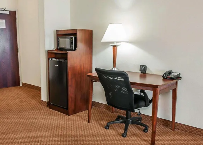 Comfort Suites Near Indianapolis Airport