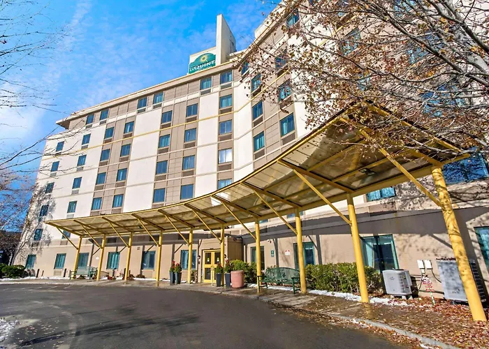 La Quinta Inn & Suites By Wyndham Boston Somerville