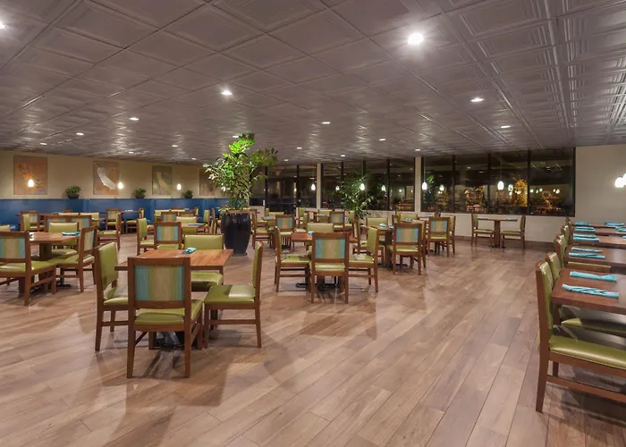 Wyndham Visalia Hotel