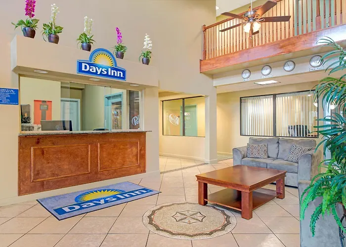 Days Inn By Wyndham Downtown St. Louis