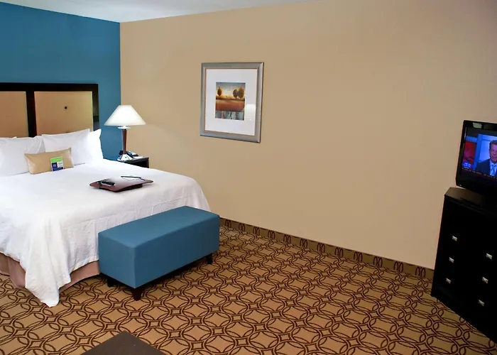 Hampton Inn & Suites -Airport