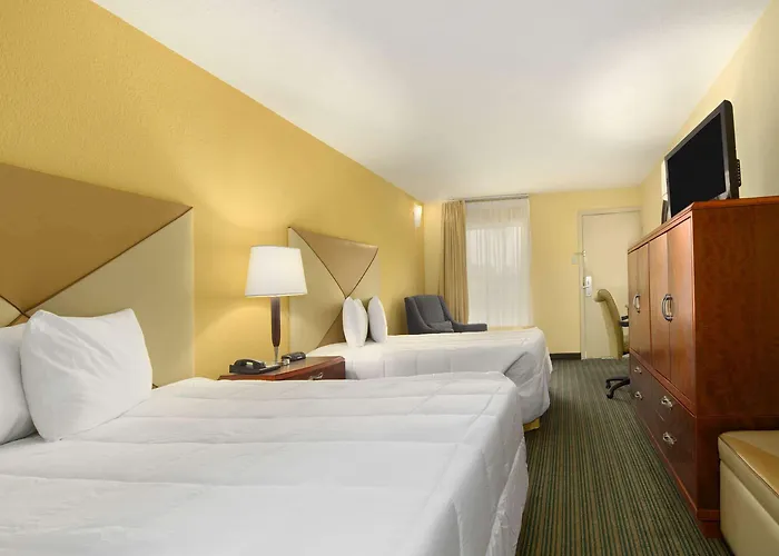 Days Inn By Wyndham Brunswick/St. Simons Area